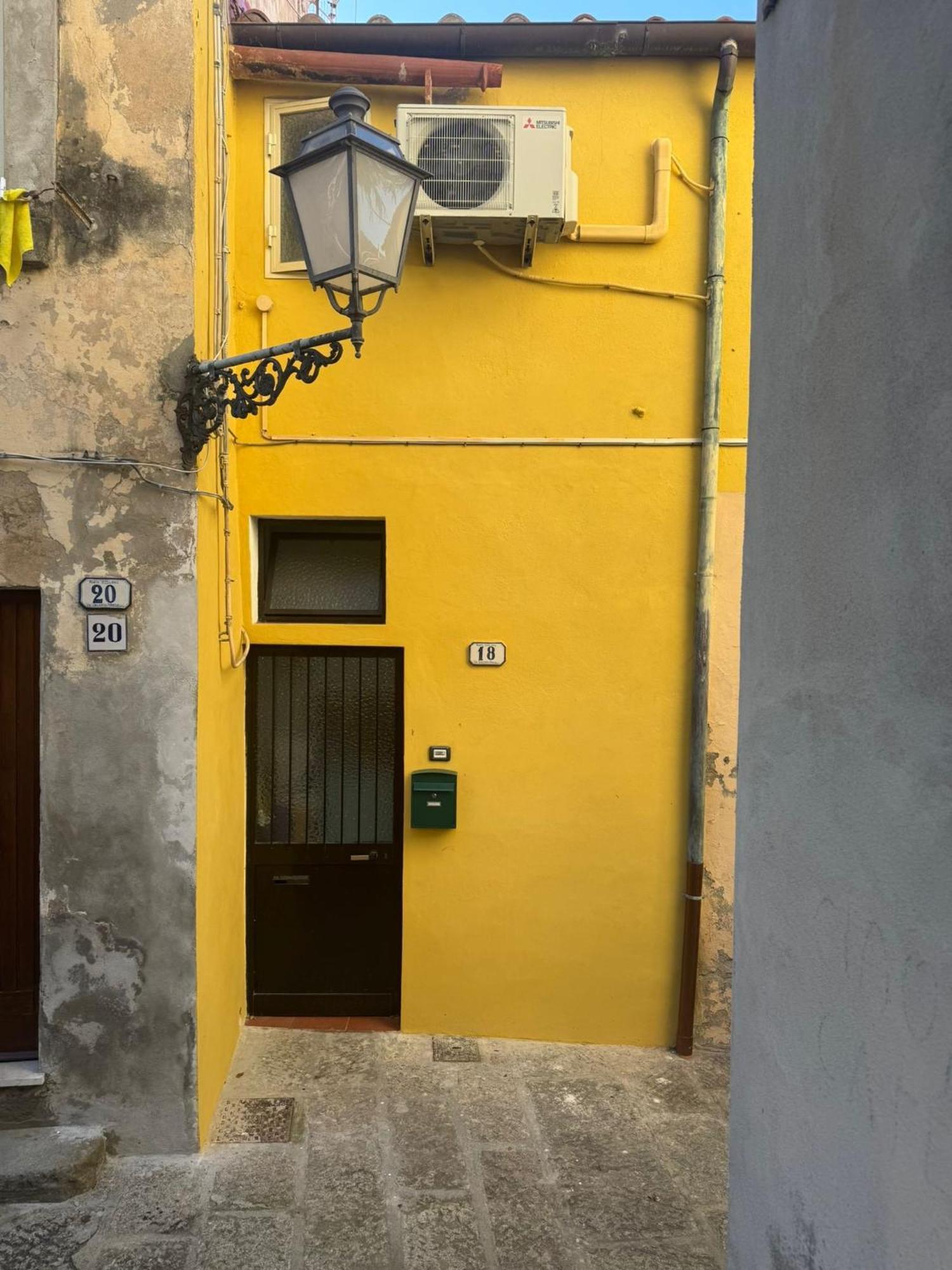Appartamento La Casa Di Chiara Porto Azzurro Exteriér fotografie